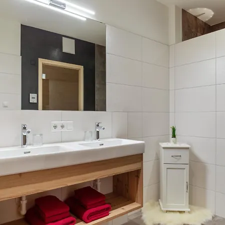 Luxurious With Sauna In Koenigsleiten *