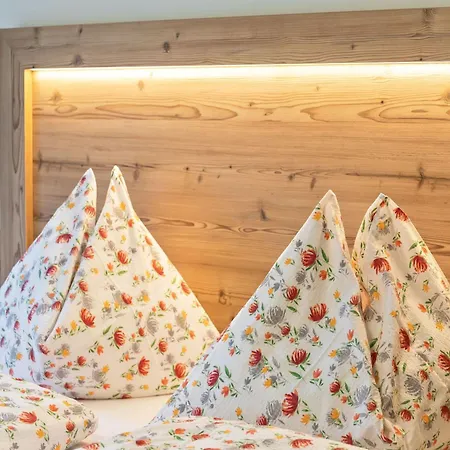 Luxurious With Sauna In Koenigsleiten Wald im Pinzgau