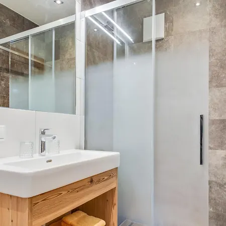 Apartment Luxurious With Sauna In Koenigsleiten Wald im Pinzgau