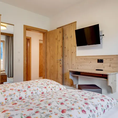 Luxurious With Sauna In Koenigsleiten Wald im Pinzgau