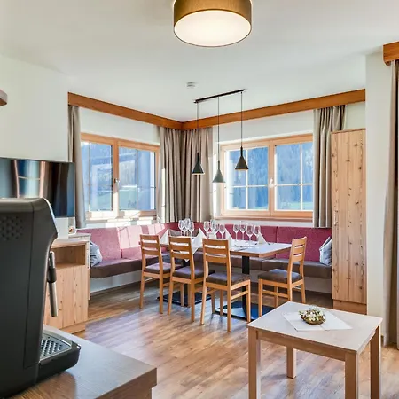 Luxurious With Sauna In Koenigsleiten Wald im Pinzgau