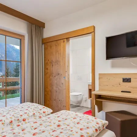 Luxurious With Sauna In Koenigsleiten Wald im Pinzgau