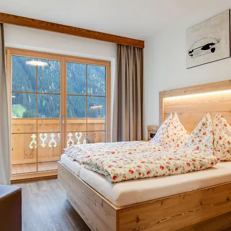 Daire Luxurious With Sauna In Koenigsleiten *