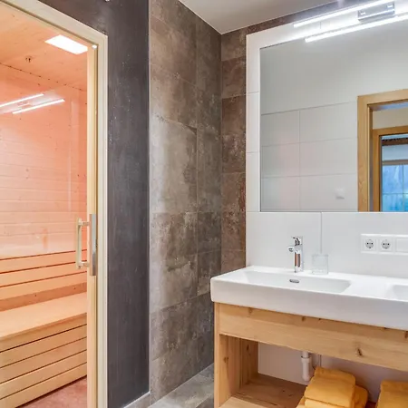 Daire Luxurious With Sauna In Koenigsleiten