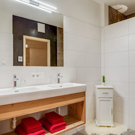 Apartman Luxurious With Sauna In Koenigsleiten Wald im Pinzgau