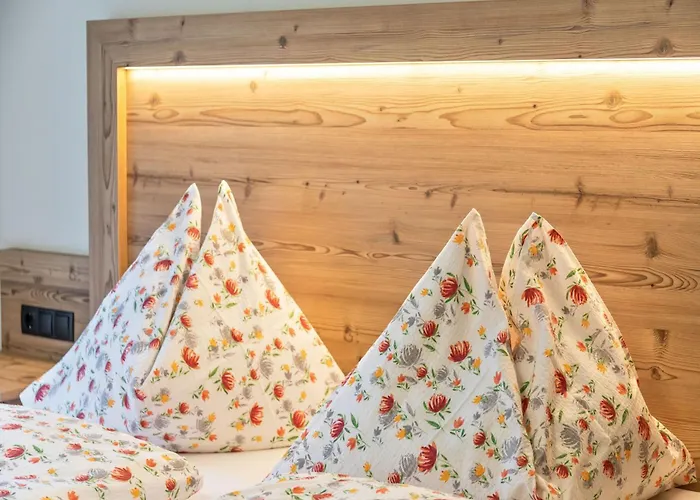 Luxurious With Sauna In Koenigsleiten Wald im Pinzgau