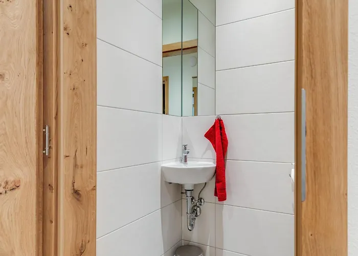 アパート Luxurious With Sauna In Koenigsleiten
